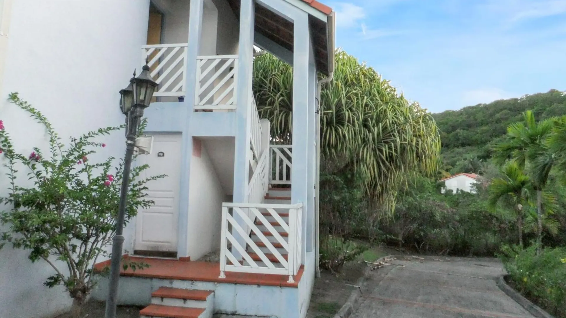 Sainte-Anne Garden Retreat: Cozy Room with Shared Pool and Beach Access Martinique