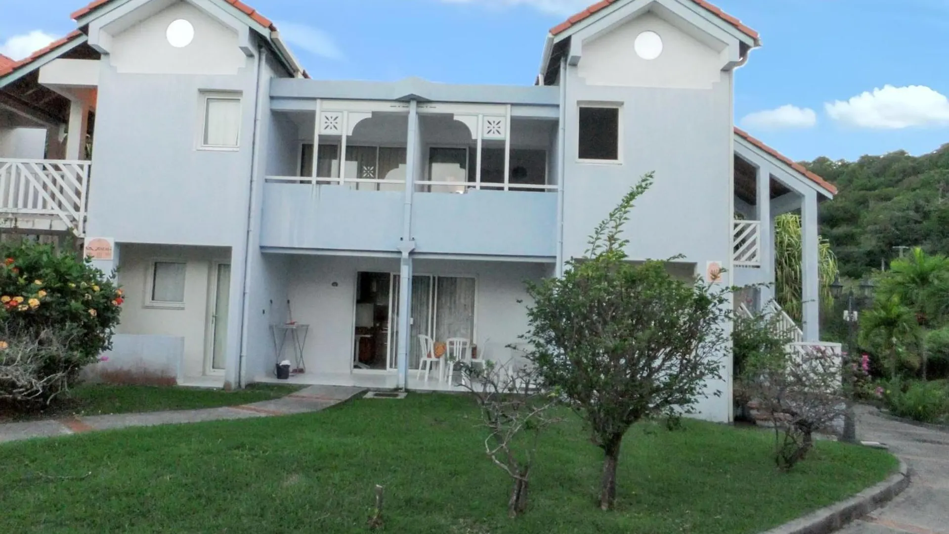 Sainte-Anne Garden Retreat: Cozy Room with Shared Pool and Beach Access 0*,  Martinique