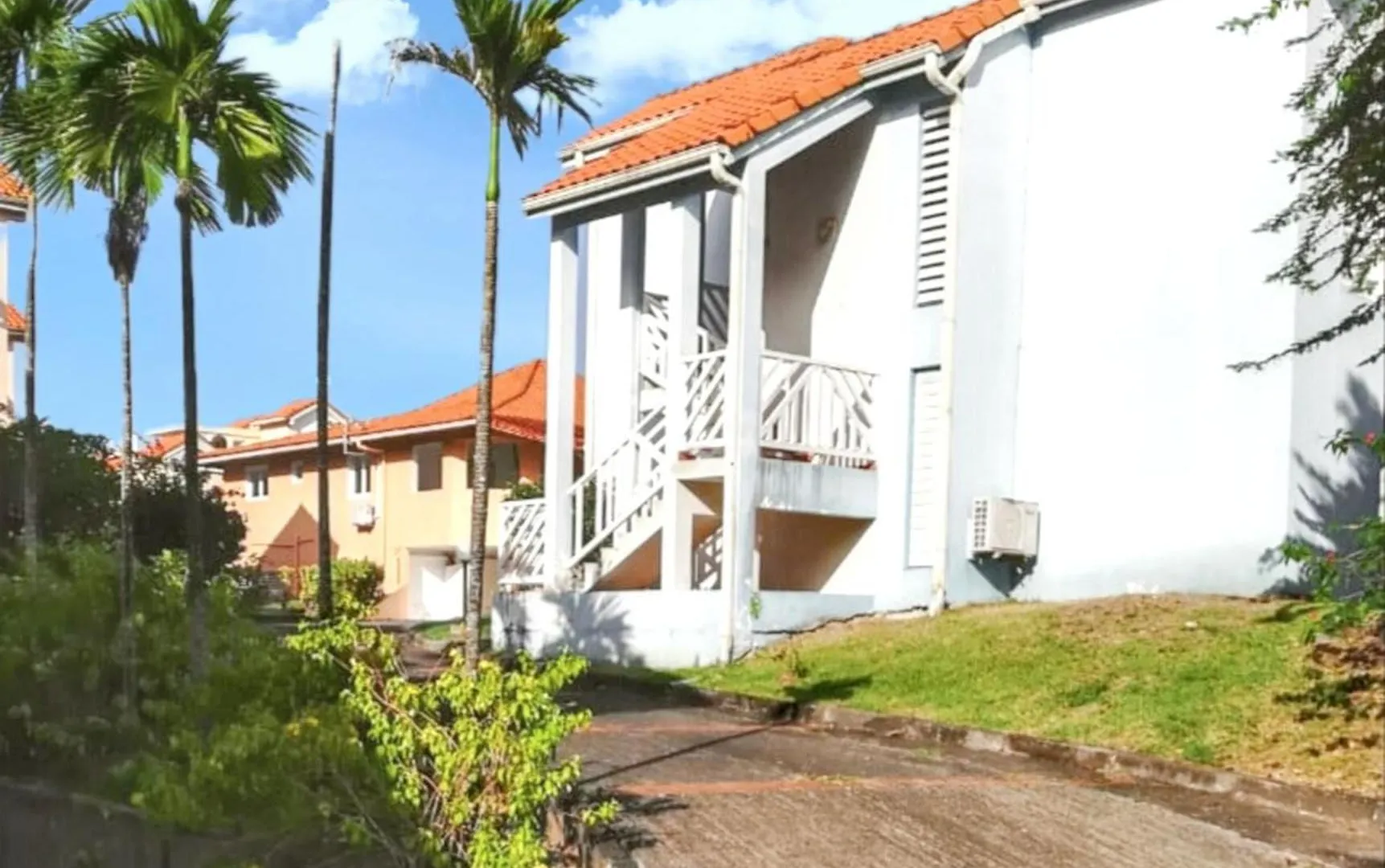 Sainte-Anne Garden Retreat: Cozy Room with Shared Pool and Beach Access Martinique