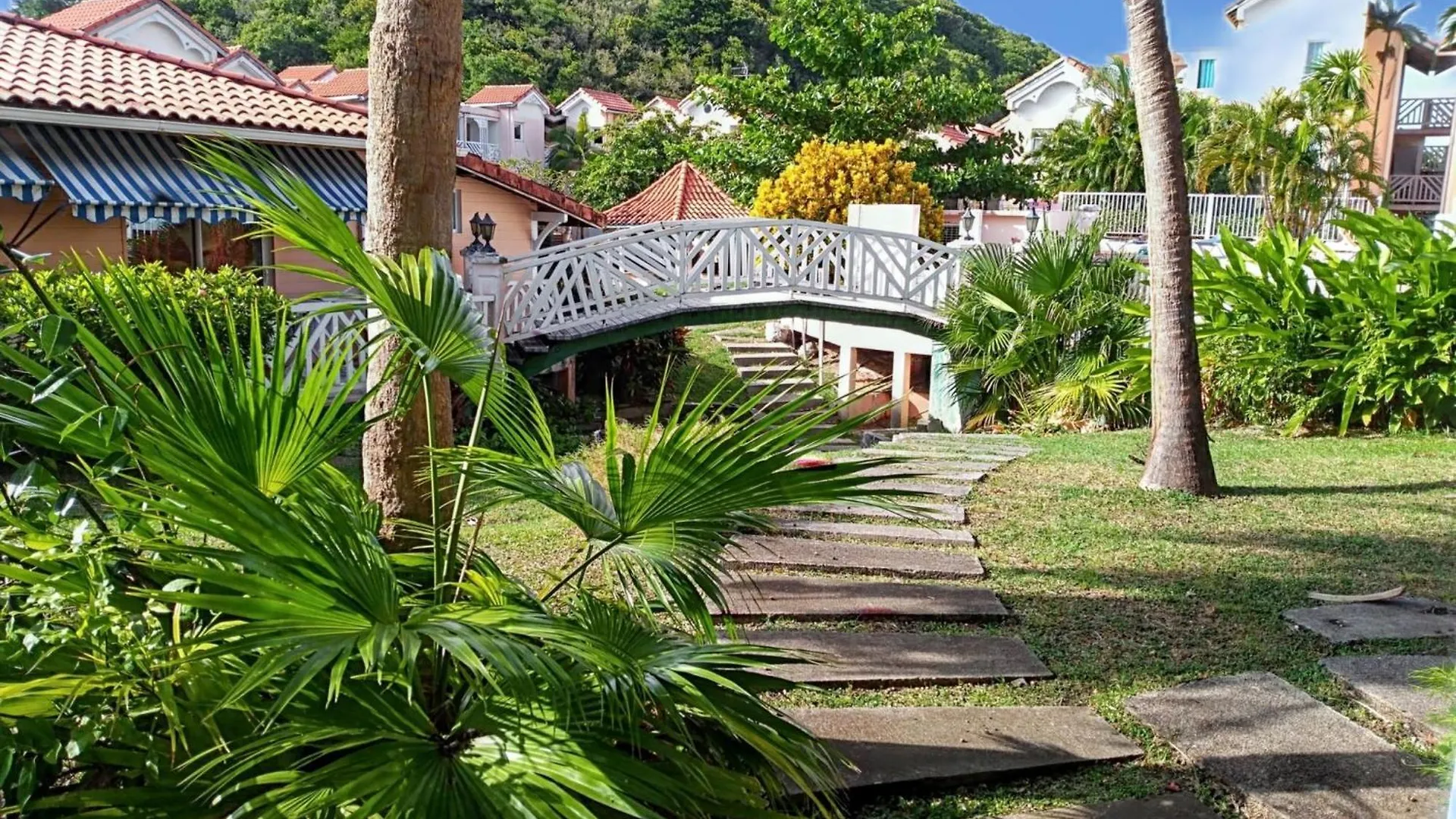 Apartment Sainte-Anne Garden Retreat: Cozy Room with Shared Pool and Beach Access Martinique