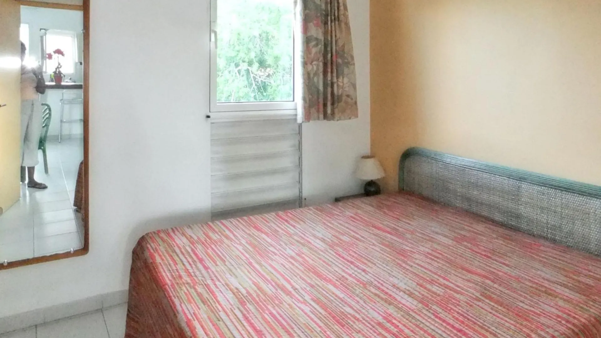 Sainte-Anne Garden Retreat: Cozy Room with Shared Pool and Beach Access Apartment
