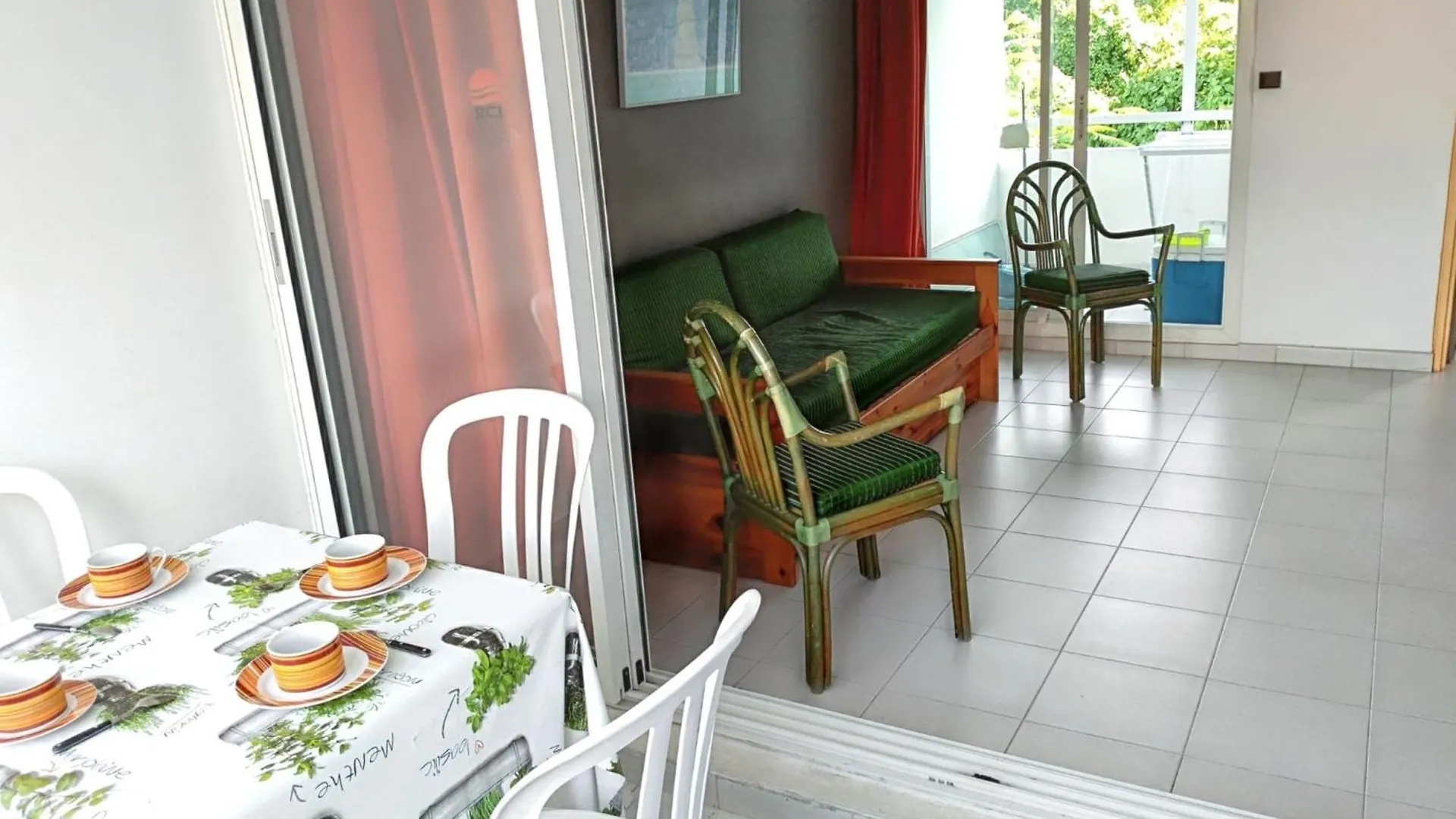 Sainte-Anne Garden Retreat: Cozy Room with Shared Pool and Beach Access
